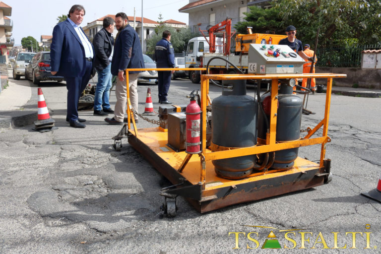 Scopri di più sull'articolo TS ASFALTI SULLA SICILIA – Lavori di manutenzione stradale nel Comune di Sant’Agata Li Battiati